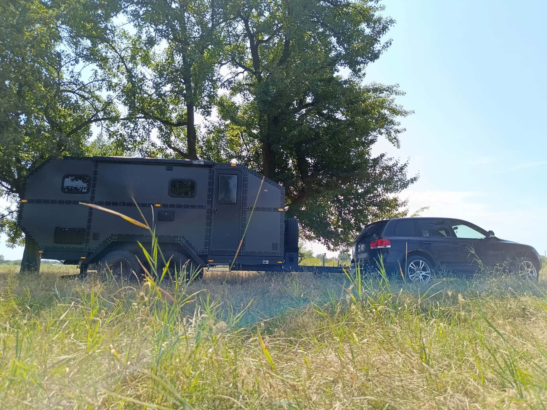 B-6000 со своим автомобилем